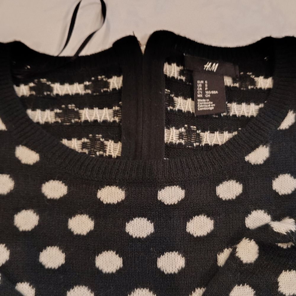 H&M Black & White Polka Dot Sweater Sz Small - Picture 13 of 14